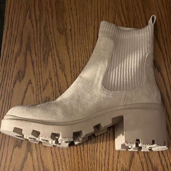 BP. Nordstrom Tianna Lug Tan Faux Suede Chelsea Boot Size 10 - Picture 5 of 7